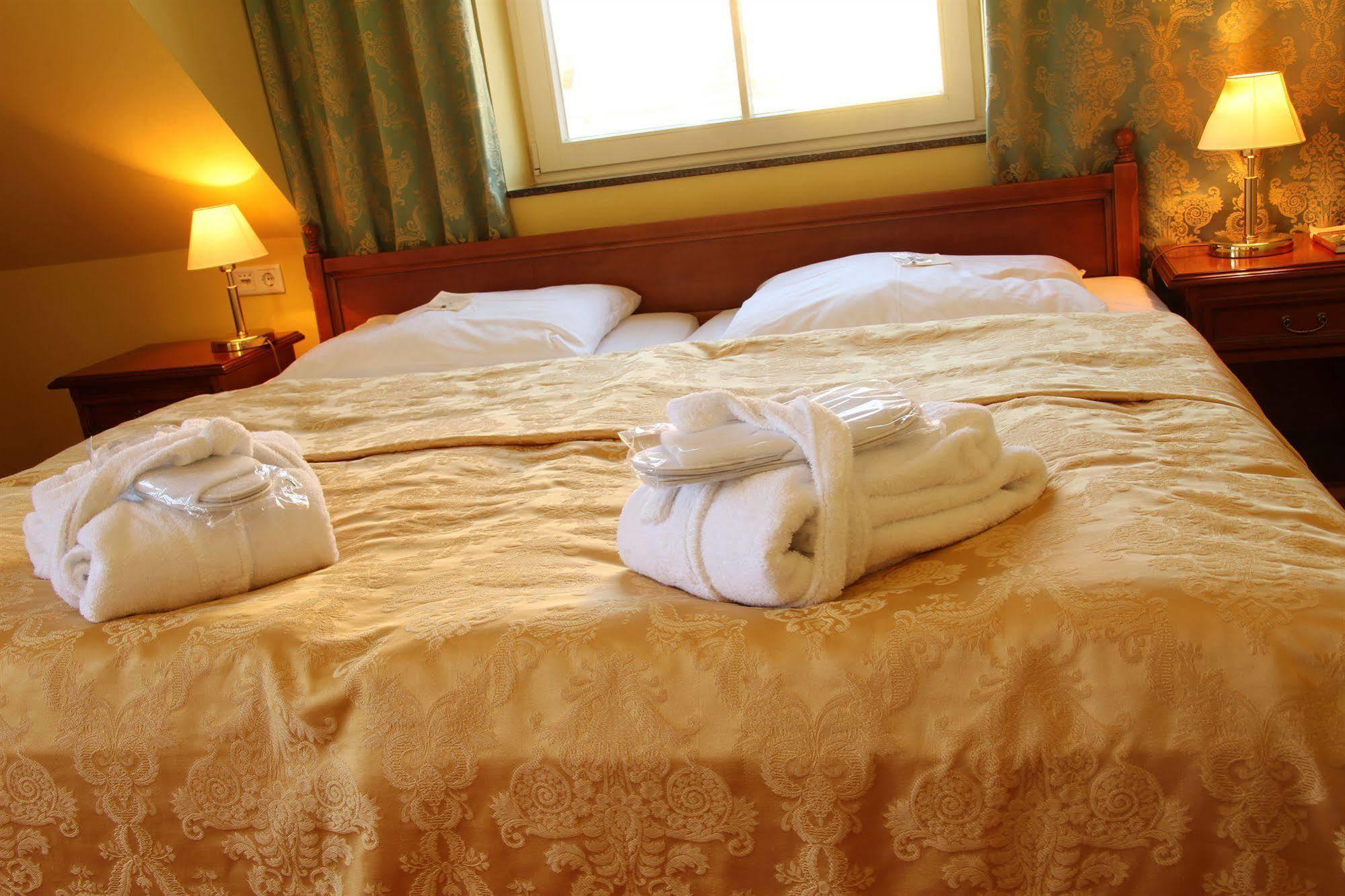 Strandhotel Deichgraf 格拉尔-米里茨 外观 照片